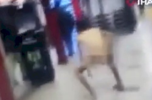 Sərnişinlər qarşısında çılpaq rəqs etdi - Video