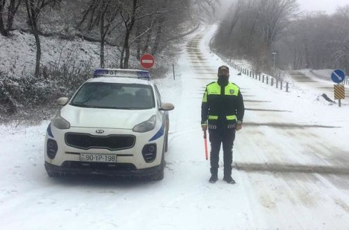 Polis Qubada hava şəraiti ilə əlaqədar gücləndirilmiş iş rejiminə keçdi - FOTO