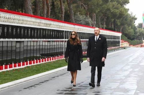 İlham Əliyev və Mehriban Əliyeva Şəhidlər Xiyabanını ziyarət etdilər - FOTO