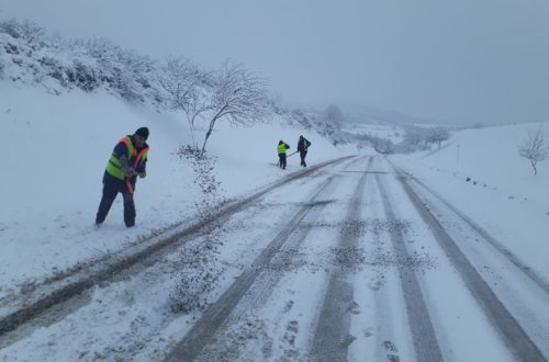 Güclü qar İsmayıllıda elektrik enerjisinin verilişində problemlər yaratdı - FOTO