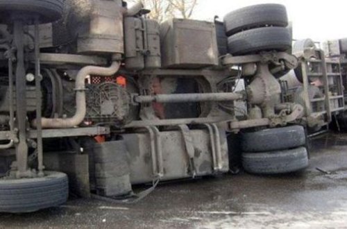 Rusiyada Azərbaycana məxsus TIR qəza törətdi - VİDEO