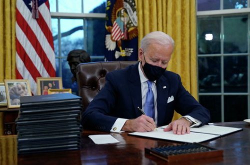 Bayden Trampın qərarlarını ləğv etdi: Müsəlman ölkələrinə qadağa qaldırıldı