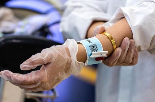 COVID-19 xəstələrinə elektron qolbaq tətbiq olunması yoluxmanın sayını azalda bilər - TƏHLİL + FOTO