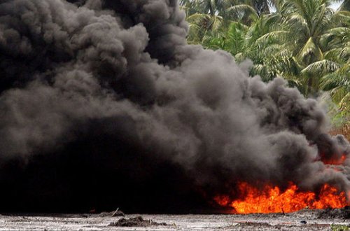 Неизвестные подорвали участок нефтепровода на востоке Колумбии