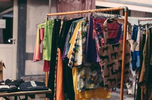 С сегодняшнего дня возобновляется деятельность торговых объектов