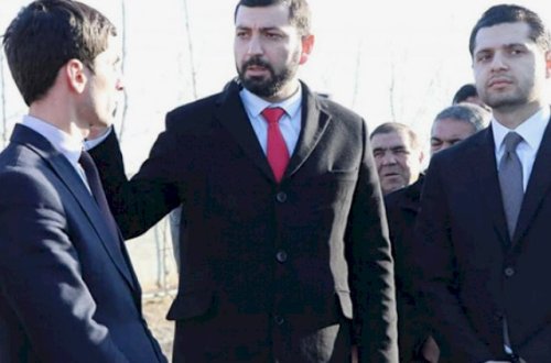 Ermənilər Paşinyanın fraksiyasından olan deputatı döydülər
