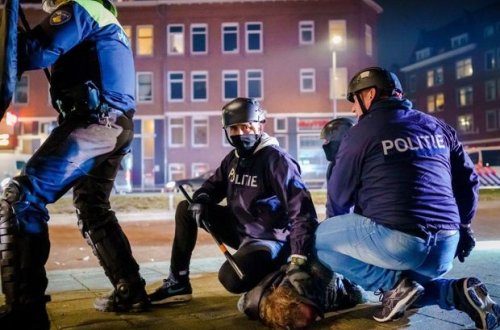 Niderlandda etirazlar davam edir: 150 nəfər saxlanılıb – VİDEO