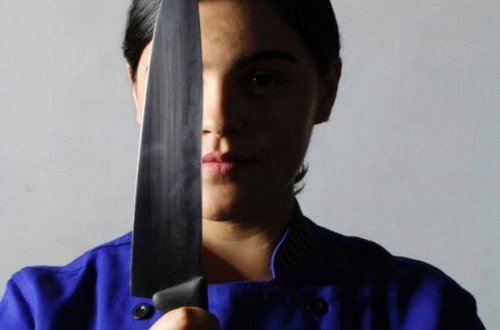 İntim fotolarda özünü tanımayan qadın qısqanclıqdan ərini bıçaqladı - FOTO