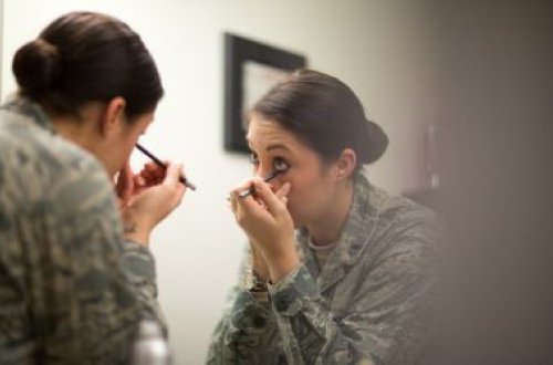 ABŞ Ordusundakı qadınlara dodaqlarını boyamaq izni veriləcək
