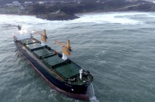 У берегов Стамбула терпит бедствие направляющееся в Россию судно