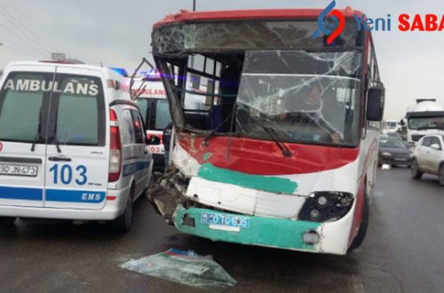 В Баку автобус столкнулся с бетономешалкой, есть пострадавшие - ОБНОВЛЕНО + ВИДЕО