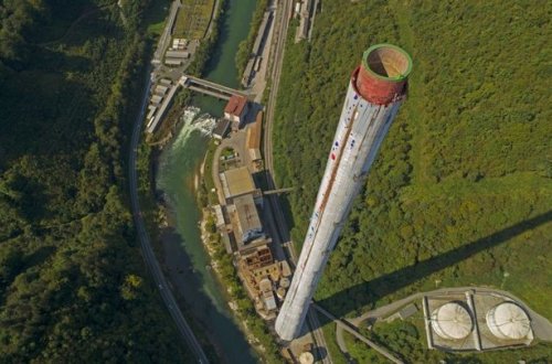 360 metrlik bacaya dırmanaraq rekorda imza atdılar - VİDEO