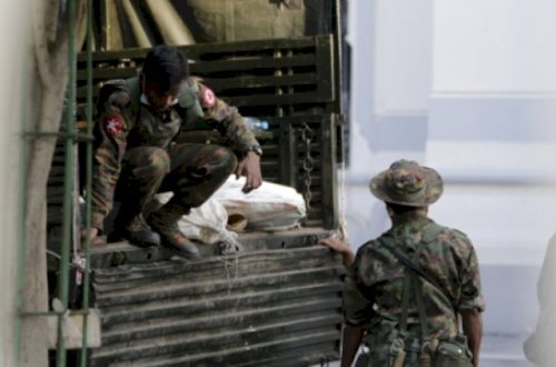 Bu ölkədə hərbçilər hakimiyyəti ələ keçirdi - Prezident həbs olundu