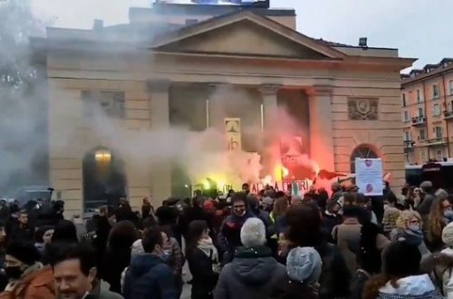 Avropa şəhərlərini etirazlar bürüyüb - VİDEO