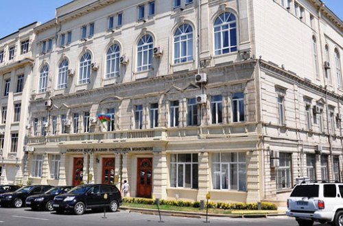 Konstitusiya Məhkəməsinin məşhur hakimi təqaüdə göndərildi - FOTO