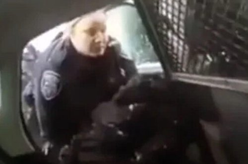 Polisdən 9 yaşlı qıza qarşı vəhşilik - VİDEO