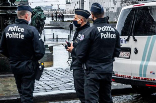 Brüssel metrosunda bıçaqlı şəxs sərnişinlərə hücum etdi - Yaralılar var