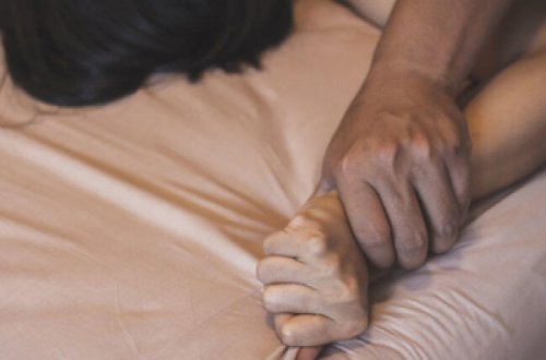 10 oğlanla parkda görüş təyin edən iki qız dəhşət yaşadı - FOTO/VİDEO