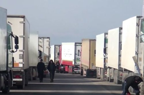 Yük maşınlarının sərhəd problemi - VİDEO