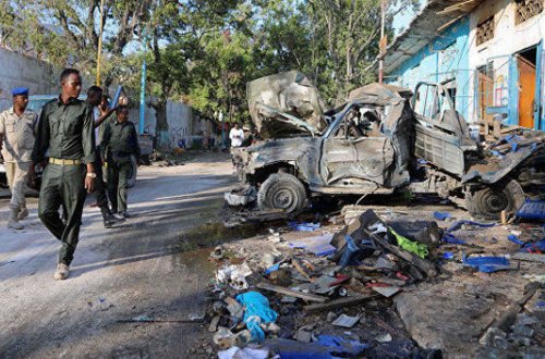 Terrorçular Somali prezidentinin olduğu hökumət evini minaatanlardan atəşə tutub