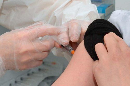 Azərbaycanda tibb işçilərinin 70 faizi vaksinasiya olunub - RƏSMİ