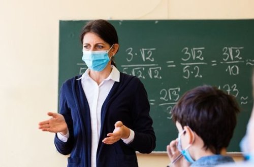 Türkiyədə müəllimlər bu ay koronavirusa qarşı vaksinasiya ediləcək