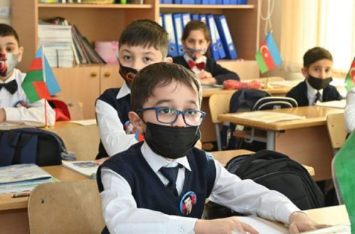 Sumqayıtda bir məktəbin ibtidai sinif şagirdləri kütləvi şəkildə dərsə getməkdən imtina etdi