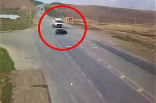 Müşfiq yolunda polisin öldüyü qəzanın anbaan görüntüsü - VİDEO