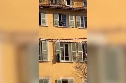 40 yaşlı kişi naməlum şəxsin başını kəsərək qutuya qoyub və pəncərədən aşağı atıb.