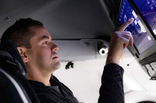 Kosmosa uçmaq üçün “Space X” şirkətinə ilk pul ödəyən milyarderin adı açıqlandı