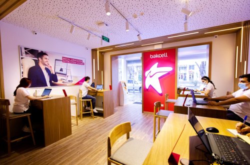 Bakcell Bakıda yeni konsept mağazası təqdim etdi