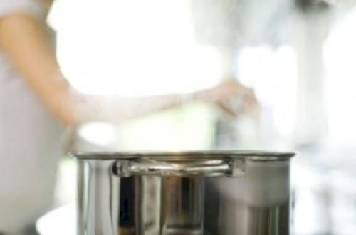 Dəhşət: Xəyanət edən sevgilisinin cinsiyyət orqanını kəsib yemək bişirdi