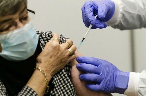 Azərbaycanda 65 yaşdan yuxarı şəxslər vaksinasiya üçün SMS-lə çağırılacaqlar