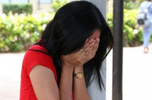 Ana 15 yaşlı qızını kişi ilə tutdu: 