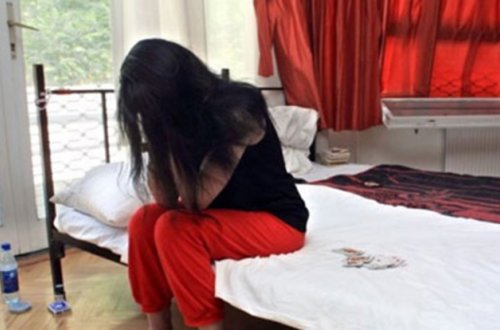 Anası 15 yaşlı qızını 34 yaşlı kişi ilə cinsi əlaqədə OLARKƏN TUTDU, SONRA... - Azərbaycanda ŞOK