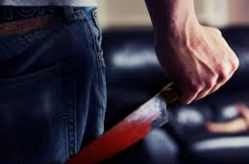 Azərbaycanda ər keçmiş həyat yoldaşını kürəyindən bıçaqladı