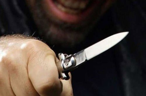 Hoteldə arvadını 18 bıçaq zərbəsi ilə öldürənin məhkəməsi başlayır