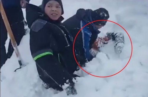 “Ağ əsarətdə” qalan yeniyetmə ölümdən son anda xilas edildi - VİDEO