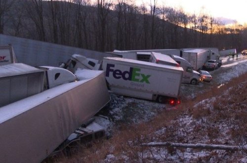 ABŞ-da 40 yük avtomobili toqquşdu – VİDEO