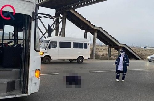 Bakıda sərnişin avtobusu piyadanı vurub öldürdü - FOTO