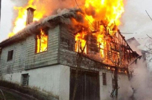 Babasını və nənəsini öldürüb, qardaşının evini yandıran şəxsdən XƏBƏR VAR