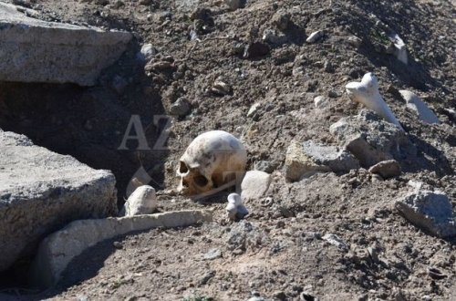 Армянское варварство на древнем кладбище вблизи Джебраила - ФОТО