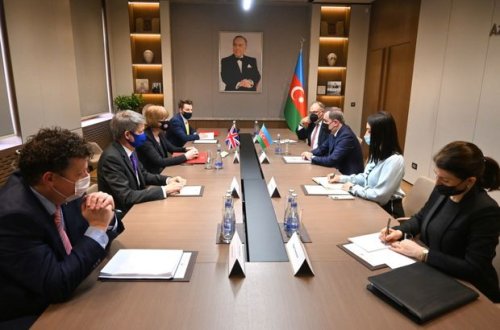 Ceyhun Bayramov Britaniyanın dövlət naziri ilə görüşüb - FOTO