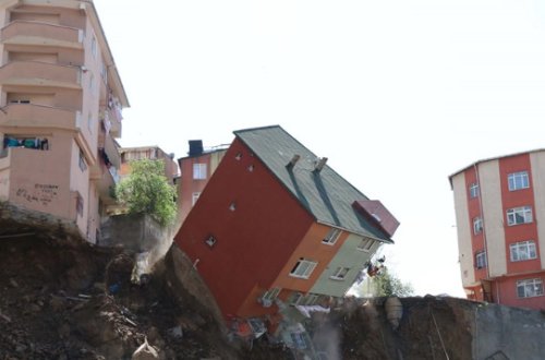 SON DƏQİQƏ! Bakıda bina çökür