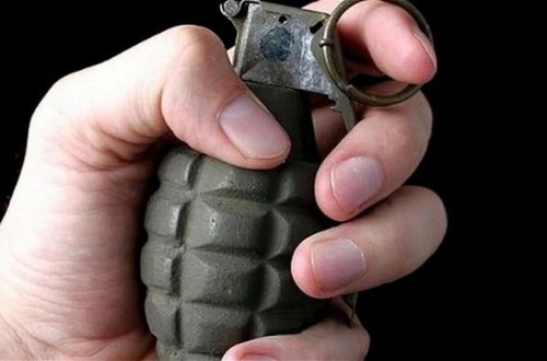 Rusiyada qəribə hadisə: Qardaşı halqası çıxarılmış qumbaranı ovucuna basıb qaçdı - FOTO