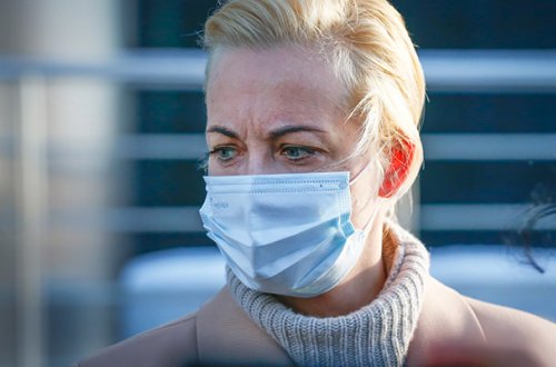 Navalnının xanımı Rusiyanı tərk etdi