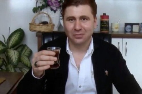 COVID-19-a yoluxmuş şəxsdən tüpürcək alıb müdirinin çayına qatdı - VİDEO