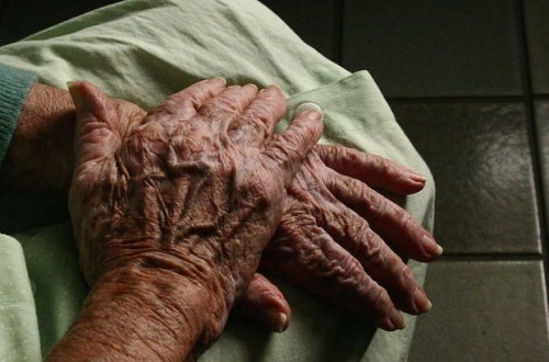 Bakıda 80 yaşlı qadın intihar etdi