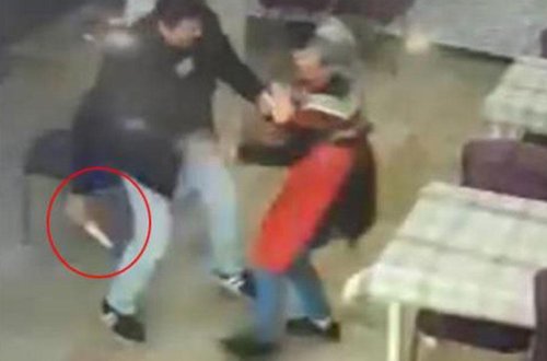 Müştəri dönərçini bıçaqlayıb öldürdü - Endirim etməyib deyə - VİDEO - FOTO