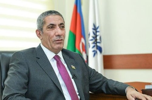 Siyavuş Novruzov: “Jurnalistlərdən xahiş edirəm ki, məni siyasətə qatmasınlar”